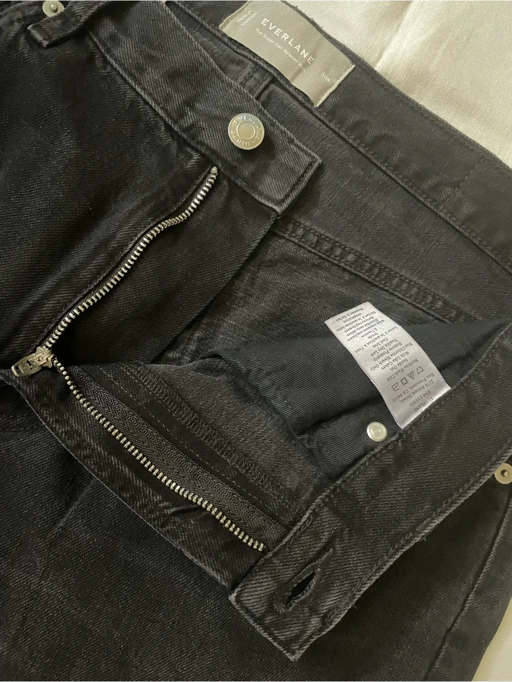 Everlane women’s high rise the super soft relaxed Jeans black stormy